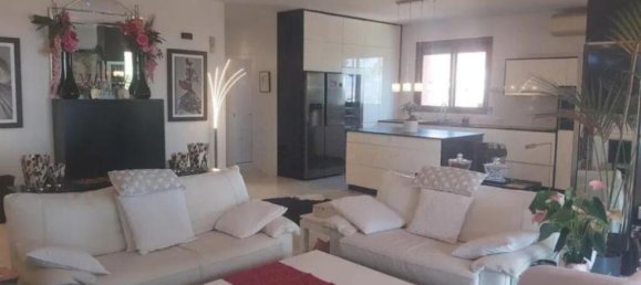 Apartamento de 3 dormitorios en Marbella, Spain No. 246132 12