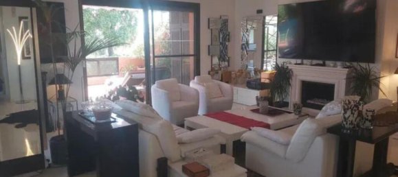 Apartamento de 3 dormitorios en Marbella, Spain No. 246132 2