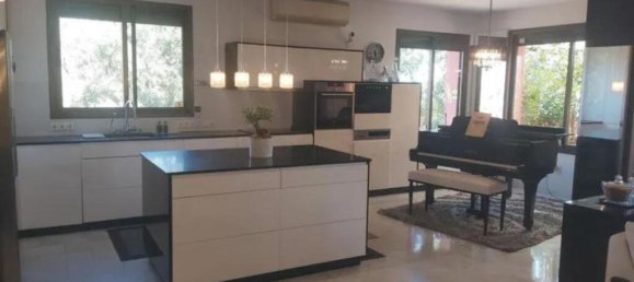 Apartamento de 3 dormitorios en Marbella, Spain No. 246132 4