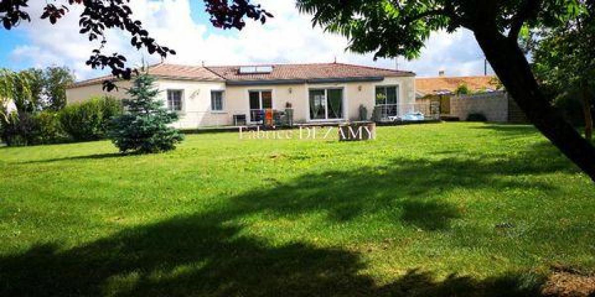 4 bedrooms House in Nalliers, France No. 26539