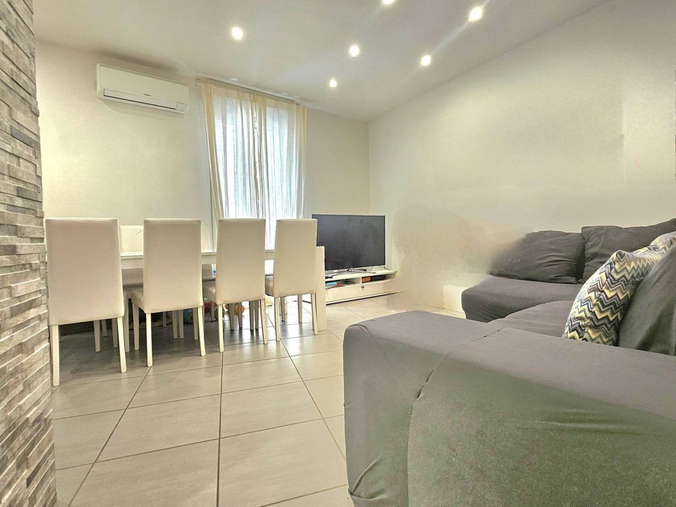 Apartamento de 4 divisões em Messina, Italy N.º 222480