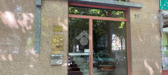 2 bedrooms Apartment in Turin, Italy No. 263400 3