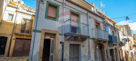 3 bedrooms House in Caltagirone, Italy No. 145421 2