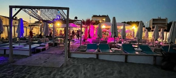 750m² Commercial property in Agde, France No. 294426 4