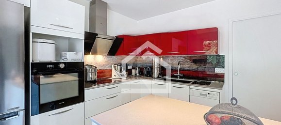 3 bedrooms House in Saint-Medard-en-Jalles, France No. 351750 5