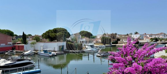 3 bedrooms House in Empuriabrava, Spain No. 158114 5