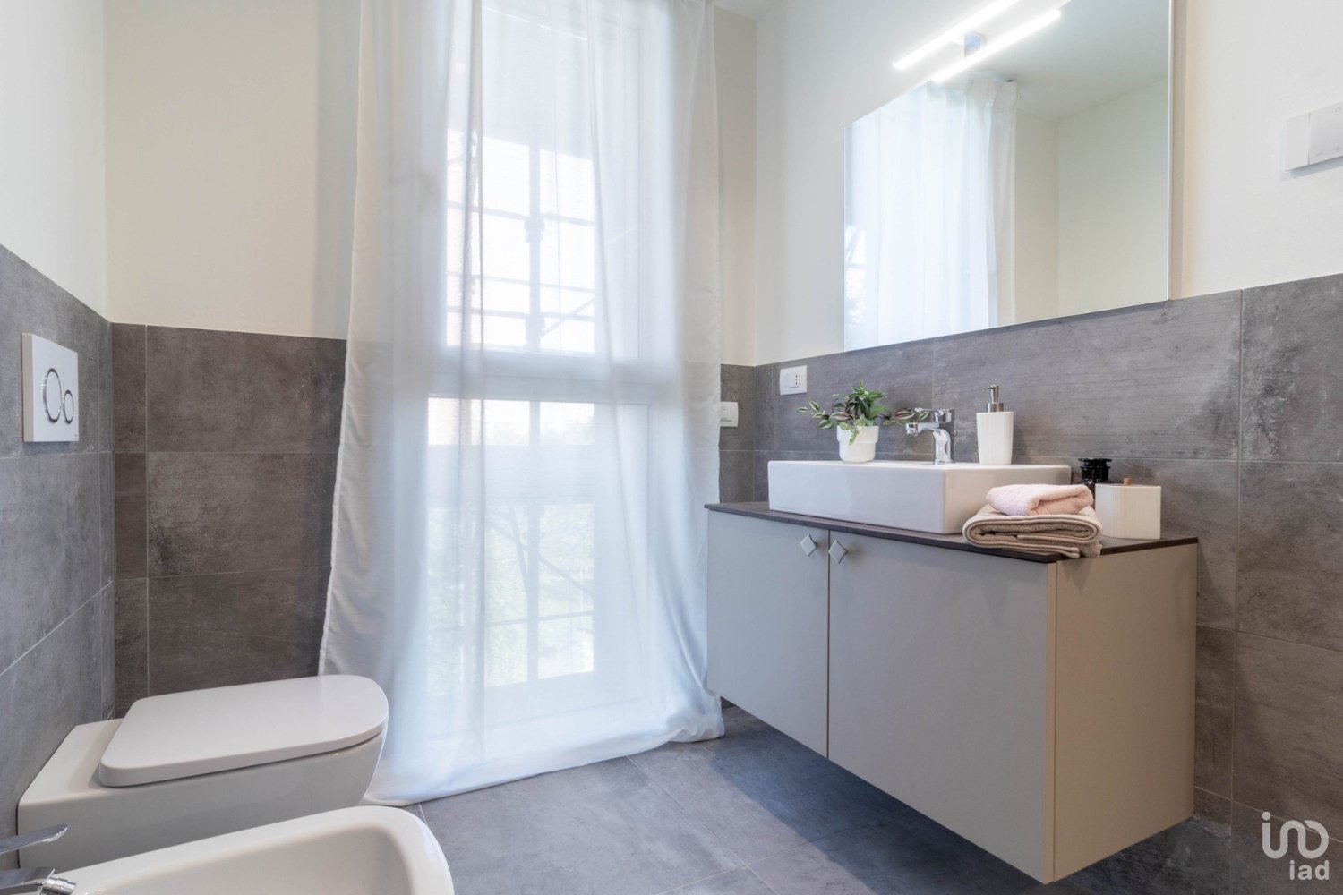 2 bedrooms Apartment in Milan, Italy No. 244187