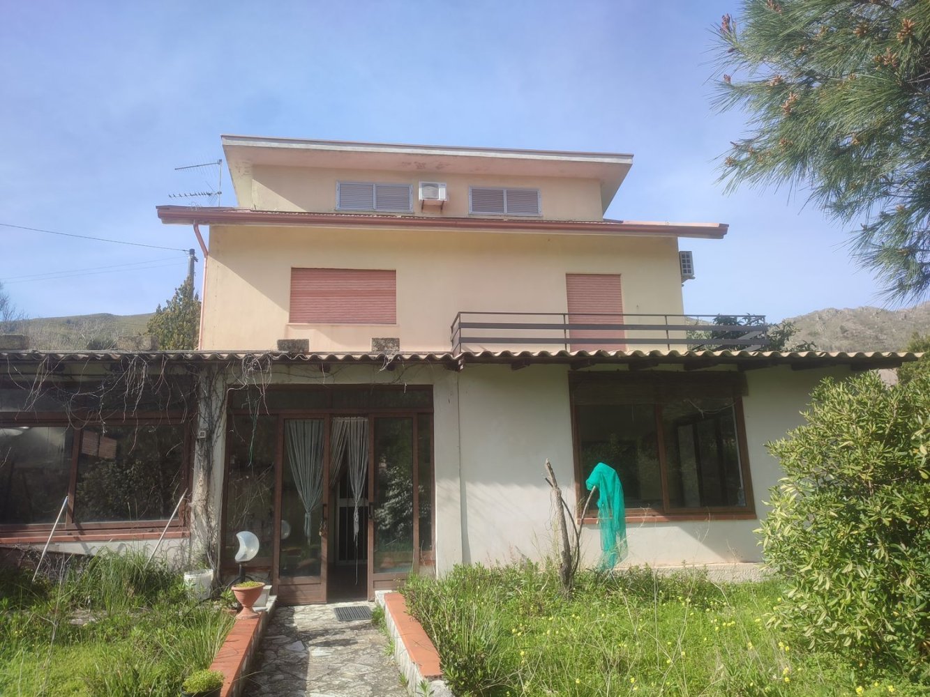 Вилла с 6 комнатами в Монтелепре, Италия № 176154