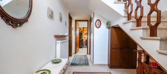 3 bedrooms House in Castelnuovo Rangone, Italy No. 143772 3