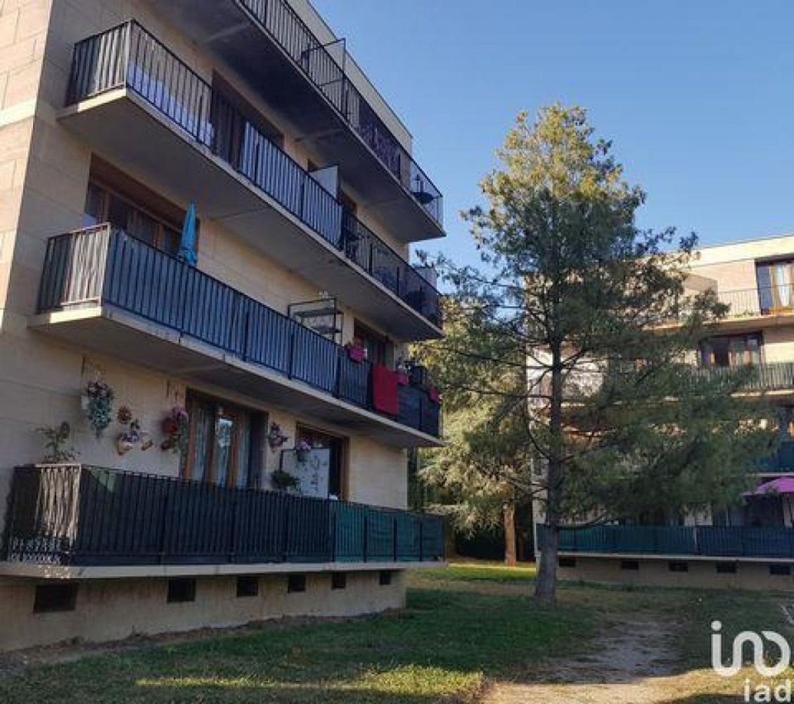 2 bedrooms Condo in Le Thillay, France No. 34748