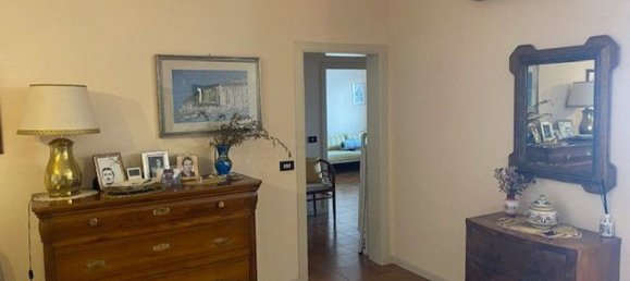 5 bedrooms Apartment in Modena, Italy No. 327806 4