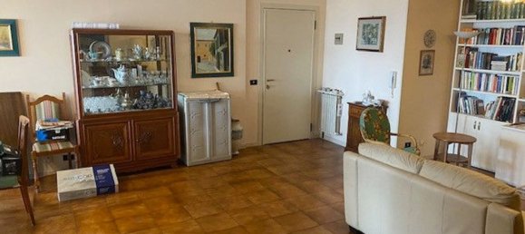 5 bedrooms Apartment in Modena, Italy No. 327806 8