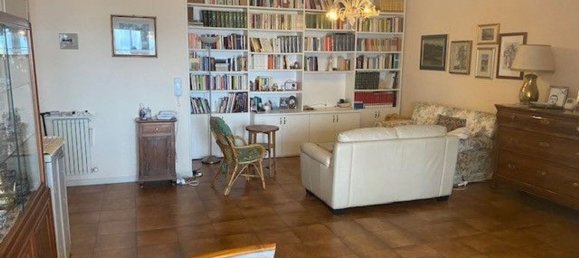 5 bedrooms Apartment in Modena, Italy No. 327806 3