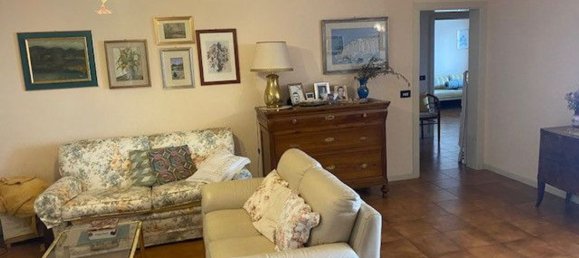 5 bedrooms Apartment in Modena, Italy No. 327806 7