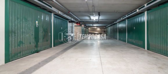 Гараж с 1 комнатой в Милан, Италия № 243636 3