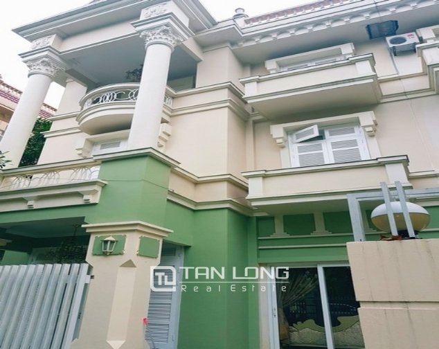 4 bedrooms Villa in Tay Ho, Vietnam No. 1690