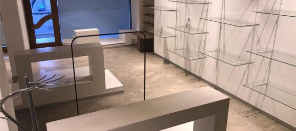 100m² Commercial property in Conegliano, Italy No. 218265 3