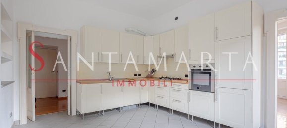 3 bedrooms Apartment in Milan, Italy No. 243651 7