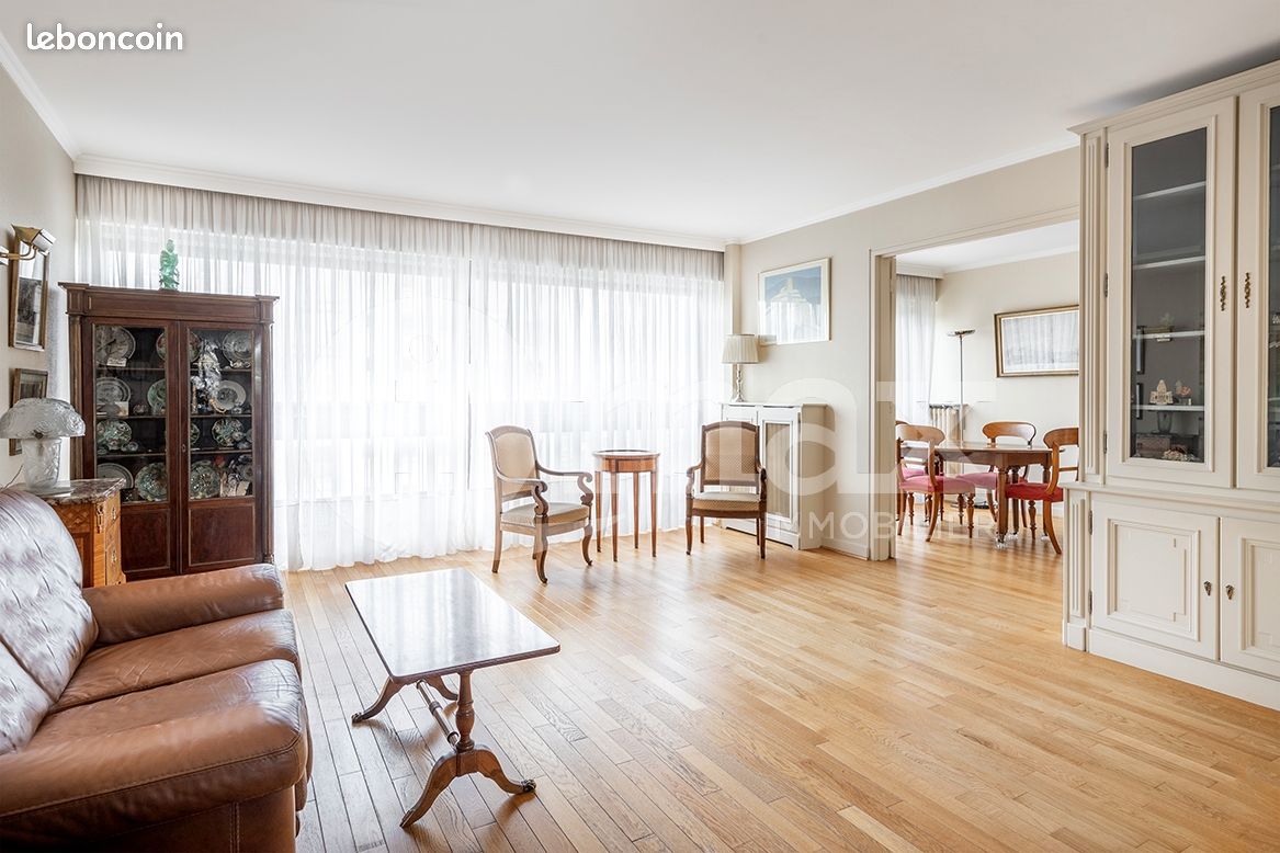 Apartamento de 3 dormitorios en Courbevoie, France No. 142739