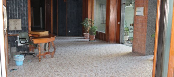 4 bedrooms Apartment in Portici, Italy No. 373313 8