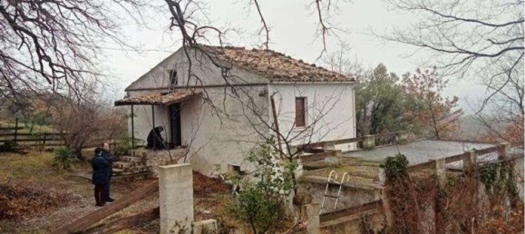 3 Schlafzimmer Haus in San Valentino in Abruzzo Citeriore, Italy, Nr. 313256 12