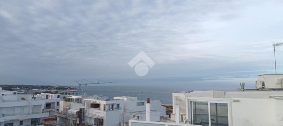 Garaje de 1 habitación en Polignano a Mare, Italy No. 102166 8