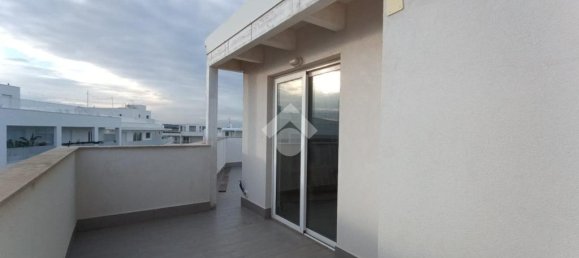 Garaje de 1 habitación en Polignano a Mare, Italy No. 102166 2