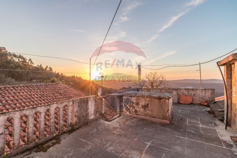 3 bedrooms House in Lousa, Portugal No. 33990