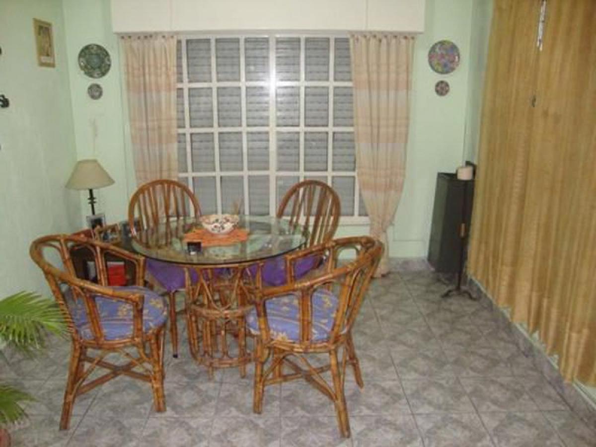 2 bedrooms House in Lanus, Argentina No. 9361