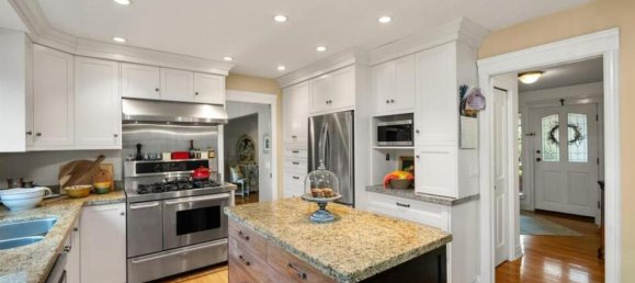 4 bedrooms House in British Columbia, Canada No. 1122 10