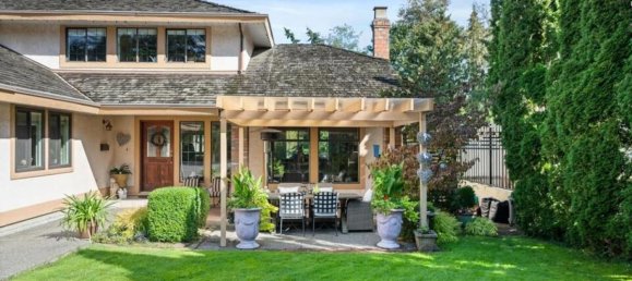 4 bedrooms House in British Columbia, Canada No. 1122 2