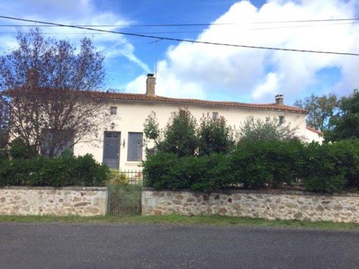 3 bedrooms House in Maisontiers, France No. 22524