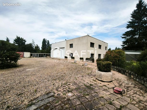  عقار تجاري في Verneuil-en-Halatte, France 380متر مربع رقم 304097