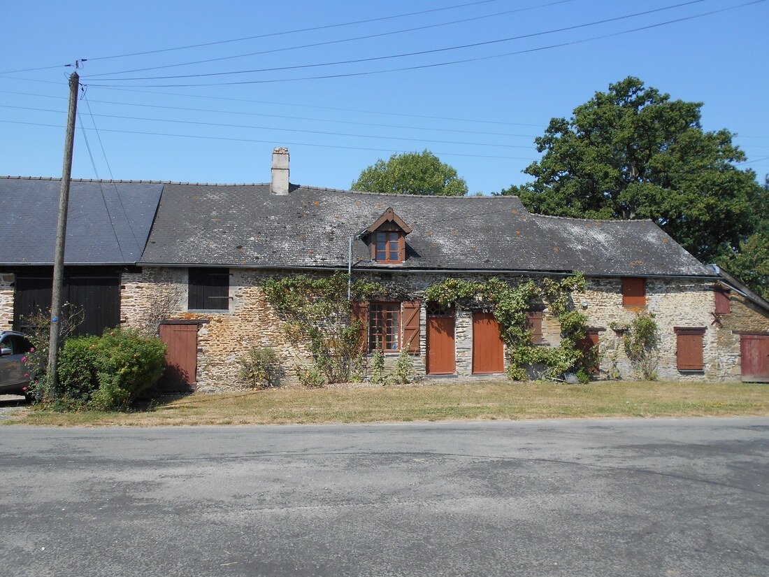 2 bedrooms Commercial property in Javron-les-Chapelles, France No. 1843