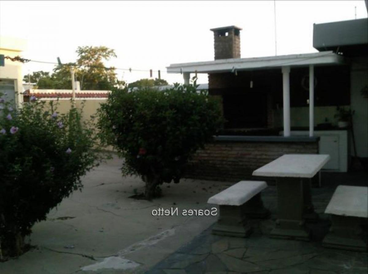 4 bedrooms House in Montevideo, Uruguay No. 10636