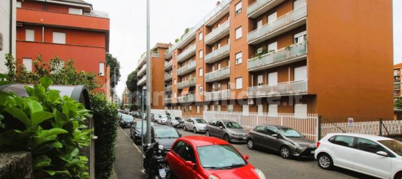 2 bedrooms Apartment in Monza, Italy No. 325983 2