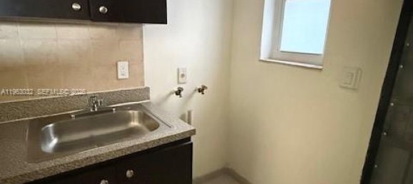 3 dormitorios villa en alquiler en Miami, Miami-Dade, Florida, USA № 614304 10