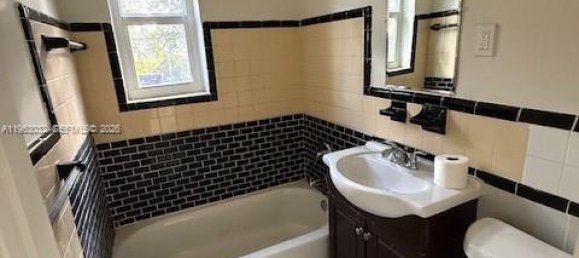 3 dormitorios villa en alquiler en Miami, Miami-Dade, Florida, USA № 614304 2
