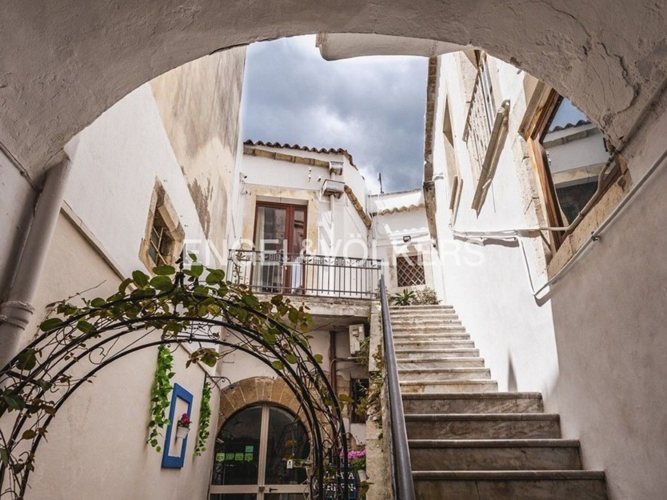 Дуплекс с 15 комнатами в Сиракузы, Италия № 245538