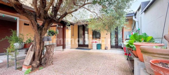 4 Schlafzimmer Villa in Samarate, Italy, Nr. 314930 24