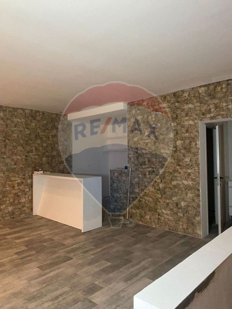 108m² Commercial property in Porto, Portugal No. 30658