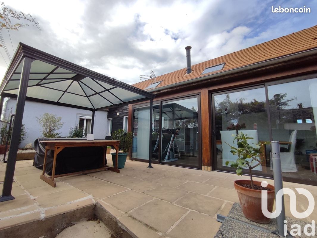 4 bedrooms House in Chartres, France No. 62434