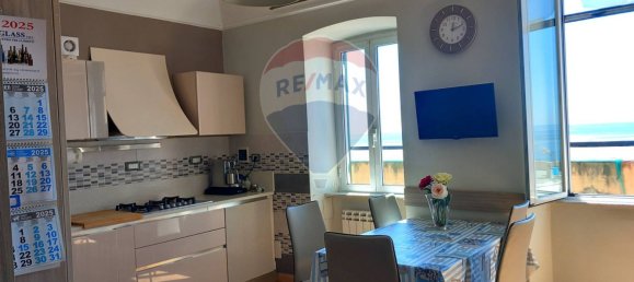 3 bedrooms Apartment in Genoa, Italy No. 358224 5