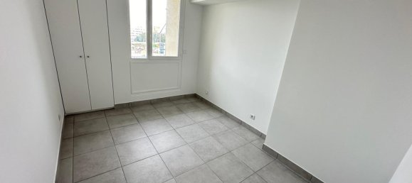 2 bedrooms Apartment in Evry, France No. 174081 4