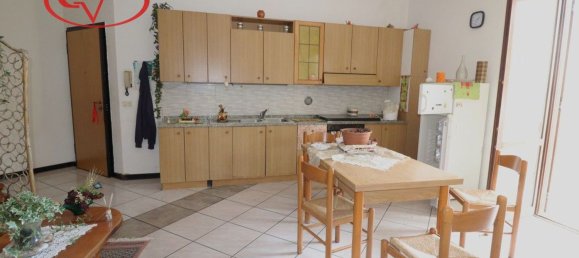 4 rooms Apartment in Montevarchi, Italy No. 272367 2