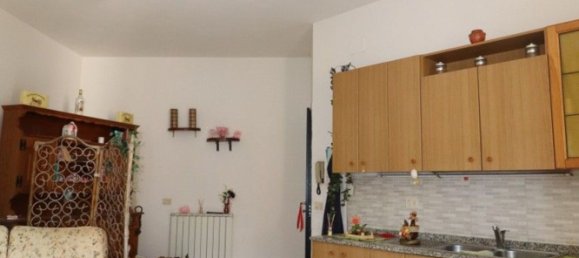 4 rooms Apartment in Montevarchi, Italy No. 272367 3