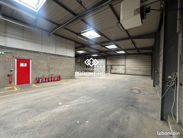 350m² Commercial property in Jaux, France No. 304098