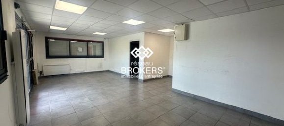 350m² Commercial property in Jaux, France No. 304098 3