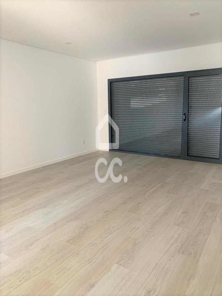 3 rooms Apartment in Corroios, Portugal No. 154266