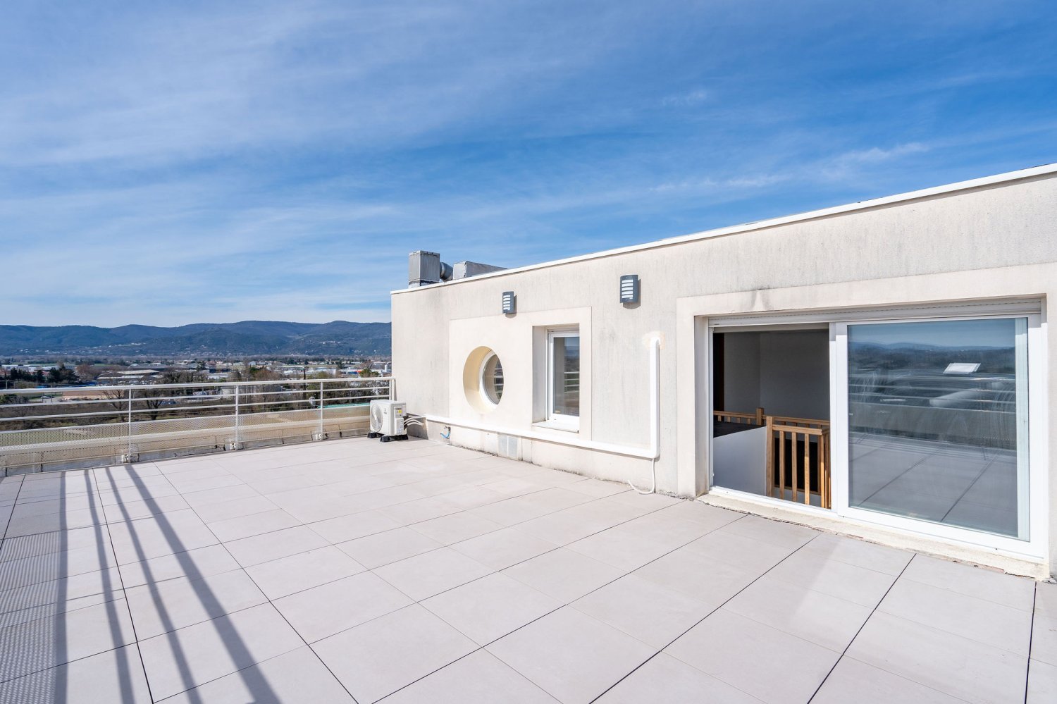 2 chambres Duplex à Montélimar, France No. 208596